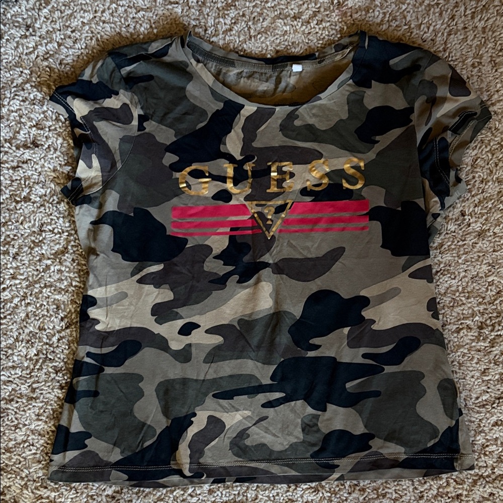GUESS Kids Camo Tee with Gold Logo and Red Accents Size XL